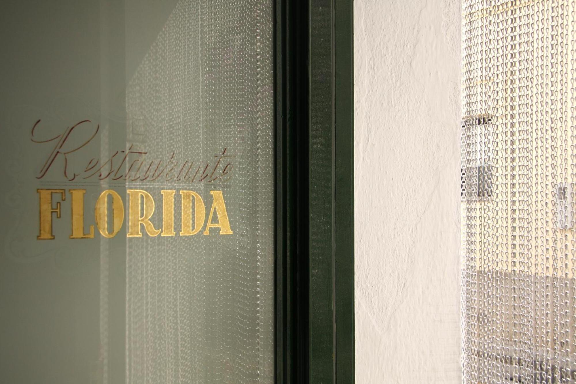 Hostal La Florida Llanca Bagian luar foto