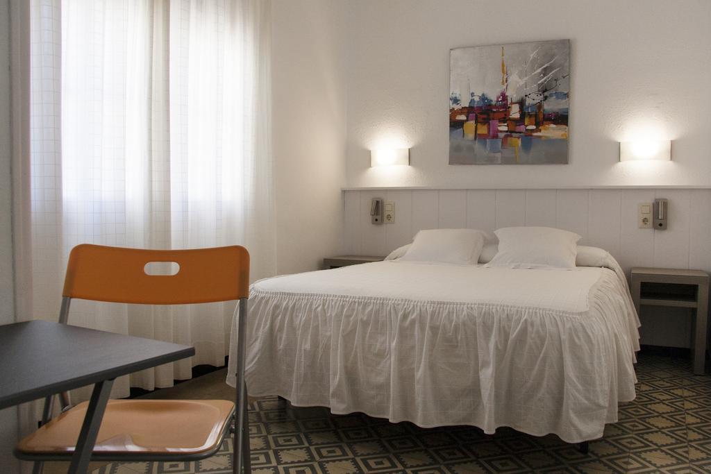 Hostal La Florida Llanca Bagian luar foto