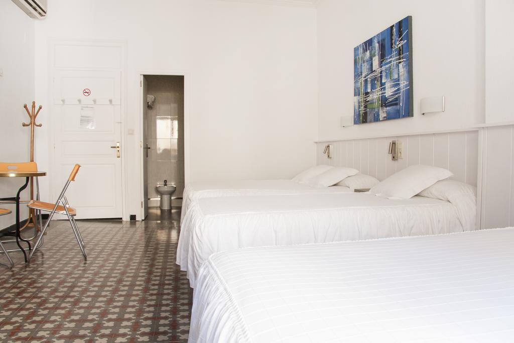 Hostal La Florida Llanca Bagian luar foto