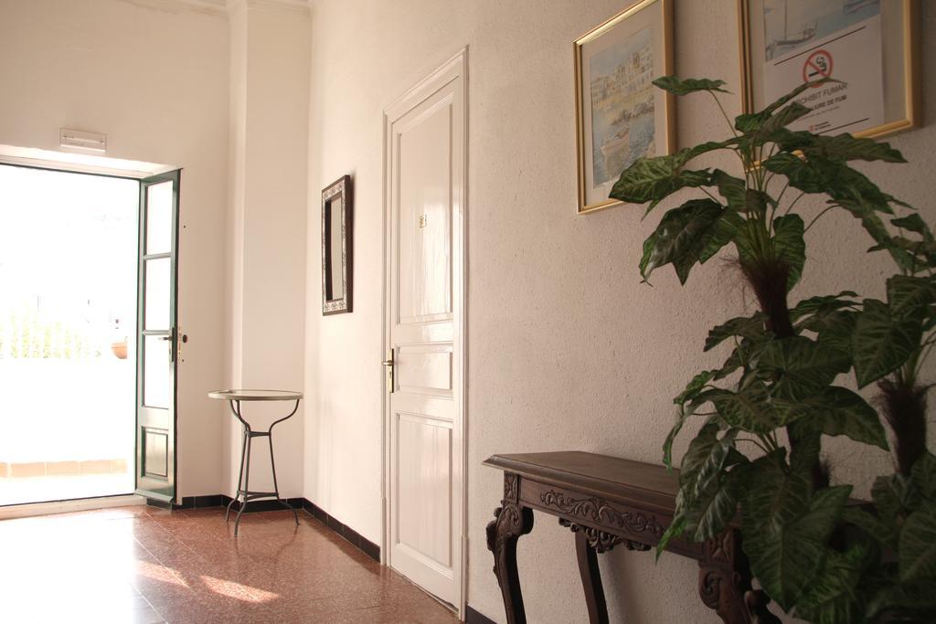 Hostal La Florida Llanca Bagian luar foto