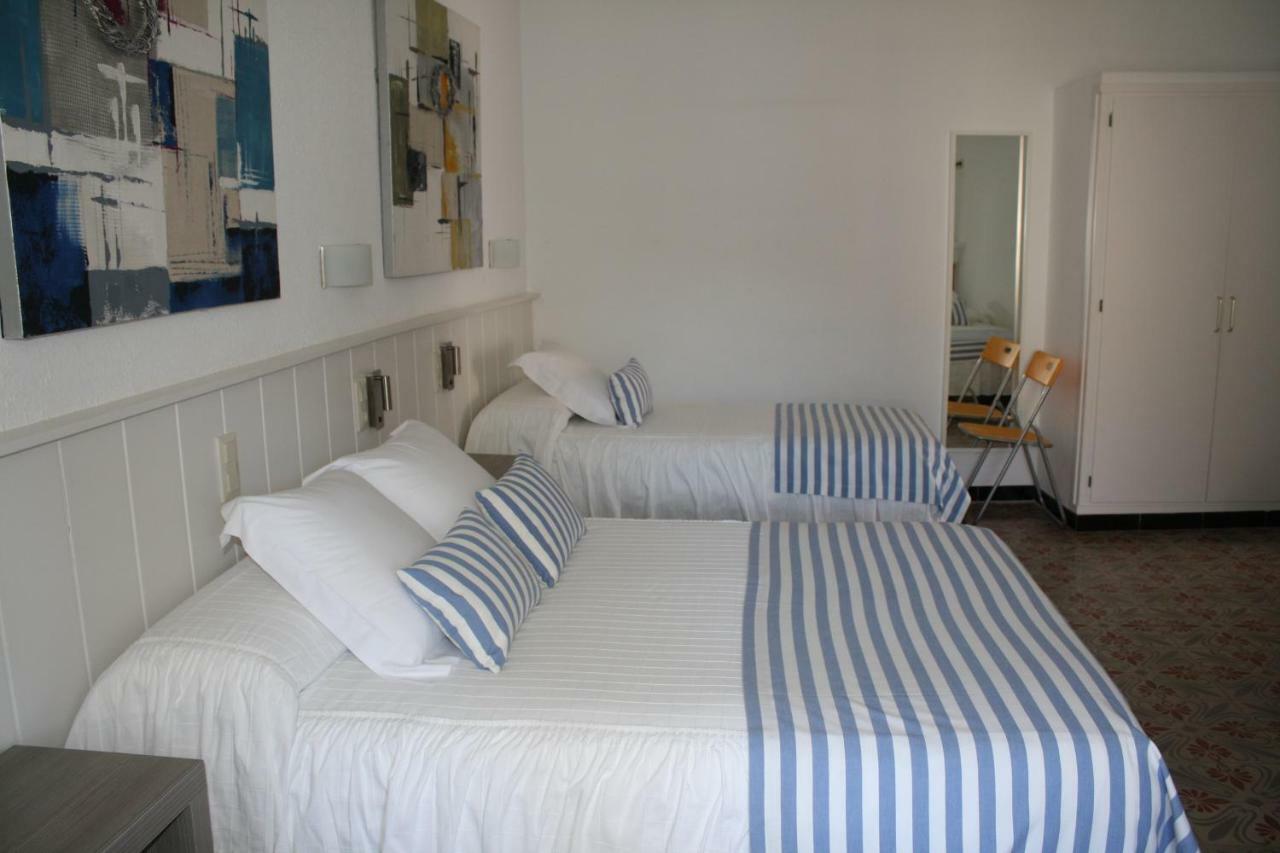 Hostal La Florida Llanca Bagian luar foto