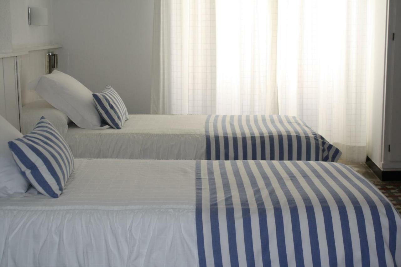 Hostal La Florida Llanca Bagian luar foto