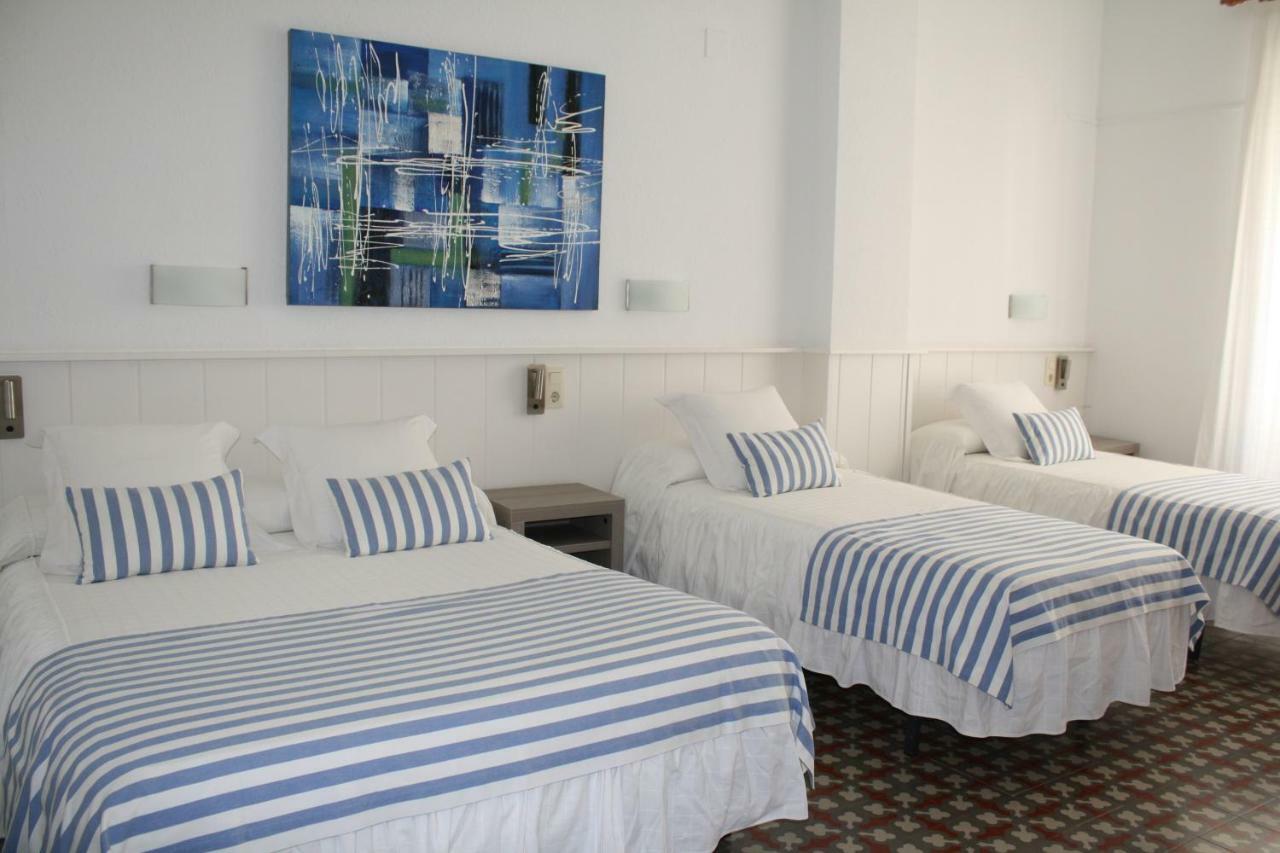Hostal La Florida Llanca Bagian luar foto