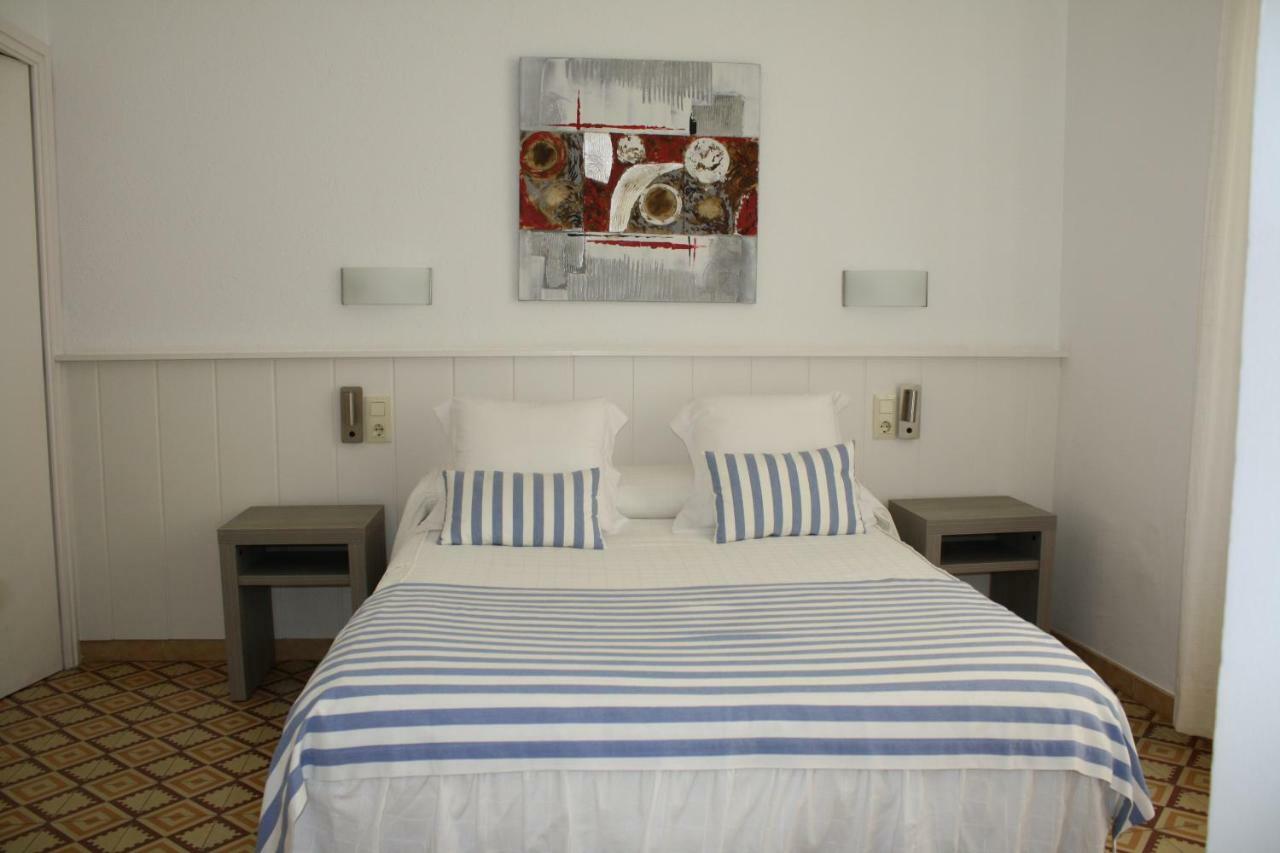 Hostal La Florida Llanca Bagian luar foto