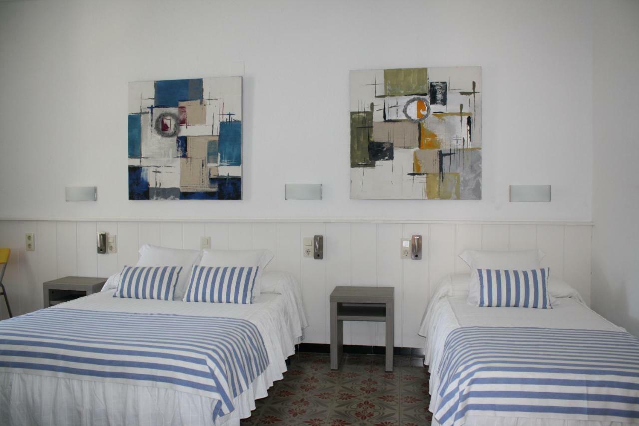 Hostal La Florida Llanca Bagian luar foto